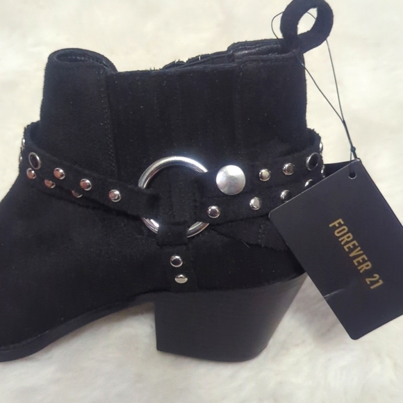 FOREVER 21 Studded Faux Suede Booties ~ NWT - Picture 5 of 8